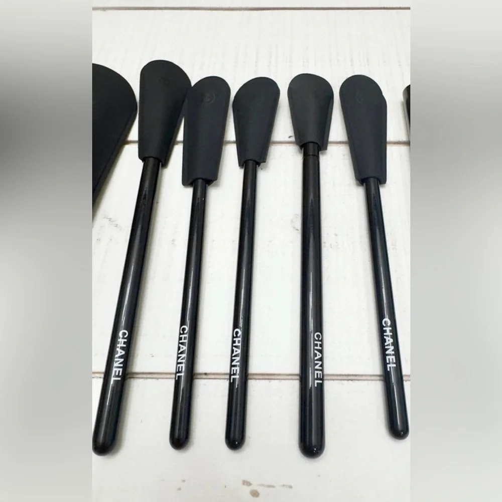 NEW Chanel Takeaways Makeup Bag & Makeup Brush Bundle